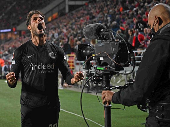 30 09 2021, xjhx, football UEFA Europa League, Royal Antwerp Eintracht Frankfurt emspor, v l goal cheer after celebrating the goal celebrate 0 1 by Goncalo Paciencia Eintracht Frankfurt DFL DFB REGULATIONS PROHIBIT ANY USE OF PHOTOGRAPHS as IMAGE SEQUENCES and or QUASI VIDEO Antwerp