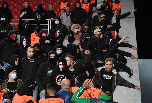 30 09 2021, xjhx, football UEFA Europa League, Royal Antwerp Eintracht Frankfurt emspor, v l riots riot fans spectators ultras hooligans Antwerp DFL DFB REGULATES PROHIBIT ANY USE OF PHOTOGRAPHS as IMAGE SEQUENCES and or QUASI VIDEO Antwerp