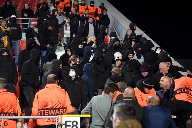 ANTWERPEN, BELGIUM - SEPTEMBER 30 : troubles with the fans of Antwerp and police pictured during uefa europa league match between FC Antwerp and Eintracht Frankfurt on september 30, 2021 in Antwerpen, Belgium, 30 09 2021 ( FC Antwerp v Eintracht Frankfurt PhotoNews Panoramic 