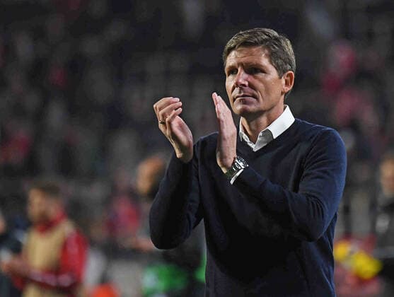 30 09 2021, xjhx, football UEFA Europa League, Royal Antwerp Eintracht Frankfurt emspor, v l jubilation joy of victory coach Oliver Glasner Eintracht Frankfurt zautz thanks the fans DFL DFB REGULATIONS PROHIBIT ANY USE OF PHOTOGRAPHS as IMAGE SEQUENCES and or QUASI VIDEO Antwerp