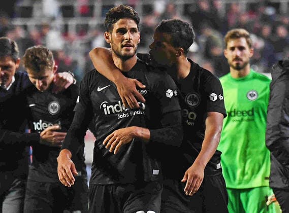 30 09 2021, xjhx, football UEFA Europa League, Royal Antwerp Eintracht Frankfurt emspor, v l jubilation joy of victory Goncalo Paciencia Eintracht Frankfurt Timothy Chandler Eintracht Frankfurt DFL DFB REGULATIONS PROHIBIT ANY USE OF PHOTOGRAPHS as IMAGE SEQUENCES and or QUASI VIDEO Antwerp