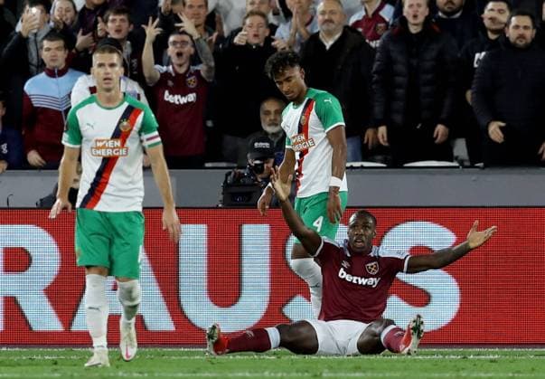 London, England, 30th September 2021. Michail Antonio of West Ham United claims he was pulled during the UEFA Europa League match at the London Stadium, London. Picture credit should read: Paul Terry Sportimage EDITORIAL USE ONLY. No use with unauthorised audio, video, data, fixture lists, club league logos or live services. Online in-match use limited to 120 images, no video emulation. No use in betting, games or single club league player publications. SPI-1221-0010