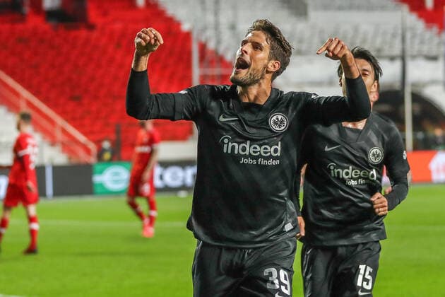 Goal, Goal celebration for 0 1 by Goncalo Paciencia Eintracht Frankfurt, 39 , BEL, Royal Antwerp Antwerpen FC vs Eintracht Frankfurt, UEFA Europa League Group D, Group stage, Season 2021 2022, 30 09 2021, , DFB DFL regulations prohibit any use of photographs as image sequences and or quasi video , BEL, Royal Antwerp Antwerpen FC vs Eintracht Frankfurt, UEFA Europa League Group D, Group stage, Season 2021 2022, 30 09 2021 Antwerp Copyright: xEibner-Pressefoto GabrielxBoiax EP_GBA
