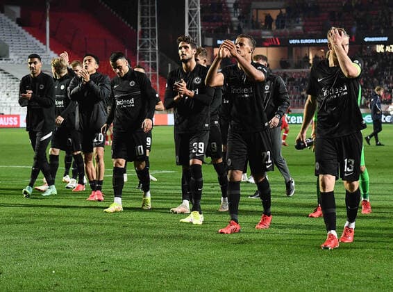 30 09 2021, xjhx, football UEFA Europa League, Royal Antwerp Eintracht Frankfurt emspor, v l jubilation joy of victory Filip Kostic Eintracht Frankfurt Goncalo Paciencia Eintracht Frankfurt Timothy Chandler Eintracht Frankfurt Martin Hinteregger Eintracht Frankfurt zautz DFL DFB REGULATIONS PROHIBIT ANY USE OF PHOTOGRAPHS as IMAGE SEQUENCES and or QUASI VIDEO Antwerp