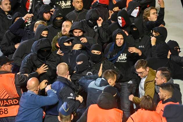 Football, EL, Royal Antwerp FC - Eintracht Frankfurt, Riot in Antwerp fan block