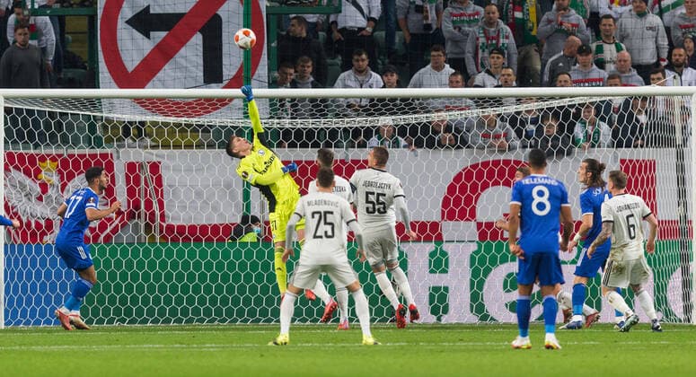 30.09.2021, Warszawa, pilka nozna, Liga Europy, Legia Warszawa - Leicester City, N z Ceary Miszta (Legia), fot. Tomasz Jastrzebowski Foto Olimpik 30.09.2021, Warszawa, football, UEFA Europa League, Legia Warsaw - Leicester City, In the picture: Ceary Miszta (Legia), fot. Tomasz Jastrzebowski Foto Olimpik NEWSPIX.PL --- Newspix.pl 20210930TOMJ6919