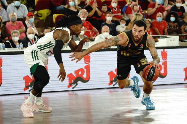 Mike James (AS Monaco) - Kendrick Perry (Panathinaikos) BASKETBALL : Monaco vs Panathinaikos - Euroligue - Monaco - 30 09 2021 NorbertScanella Panoramic 