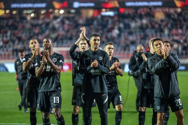 Eintracht Frankfurt team celebrates with fans, BEL, Royal Antwerp Antwerpen FC vs Eintracht Frankfurt, UEFA Europa League Group D, group stage, season 2021 2022, 30 09 2021, , DFB DFL regulations prohibit any use of photographs as image sequences and or quasi video , BEL, Royal Antwerp Antwerpen FC vs Eintracht Frankfurt, UEFA Europa League Group D, group stage, season 2021 2022, 30 09 2021 Antwerp Copyright: xEibner-Pressefoto GabrielxBoiax EP_GBA