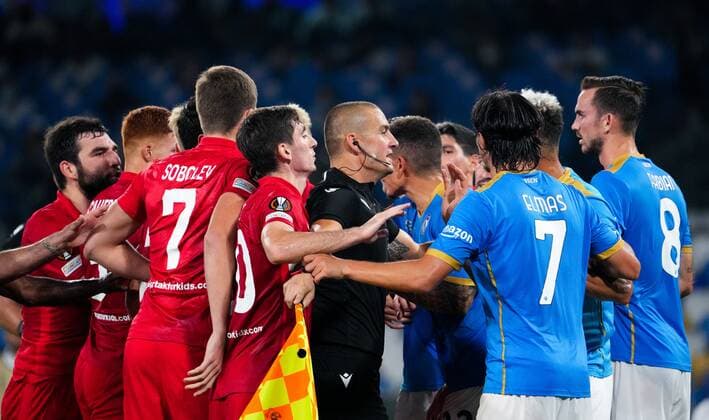 6663176 30.09.2021 Spartak s and Napoli s players clash during the Europa League soccer match between Napoli and Spartak Moscow, at Diego Armando Maradona stadium, in Naples, Italy. Alexander Vilf Sputnik Italy Soccer Europa League Napoli - Spartak  5aef58dc03be5286