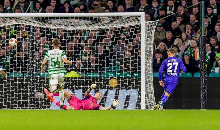 Sport Bilder des Tages Floraian Wirtz of Bayer 04 Leverkusen scores during the Europa League Group G match between Celtic and Bayer 04 Leverkusen at Celtic Park, Glasgow  Copyright: xKennyxRamsay,x78xNewarkxStreet,xGreenockxPA16x7TFxRenfrewshire,xScotlandx