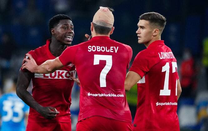 6663147 30.09.2021 From left, Spartak s Quincy Promes, Aleksandr Sobolev and Aleksandr Lomovitskiy react after the Europa League soccer match between Napoli and Spartak Moscow, at Diego Armando Maradona stadium, in Naples, Italy. Alexander Vilf Sputnik Italy Soccer Europa League Napoli - Spartak  bc9449d4fb3b32e3