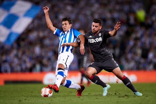 FOOTBALL - EUROPA LEAGUE - Real Sociedad vs AS Monaco Martin Zubimendi of Real Sociedad competes for the ball with Kevin Volland of AS Monaco during the Europa League football match between Real Sociedad and AS Monaco at Reale Arena on 30 of September, 2021 in San Sebastian, Spain. San Sebastian Reale Arena Basque Country Spain RSOvs MON067 Copyright: xRicardoxLarreinax