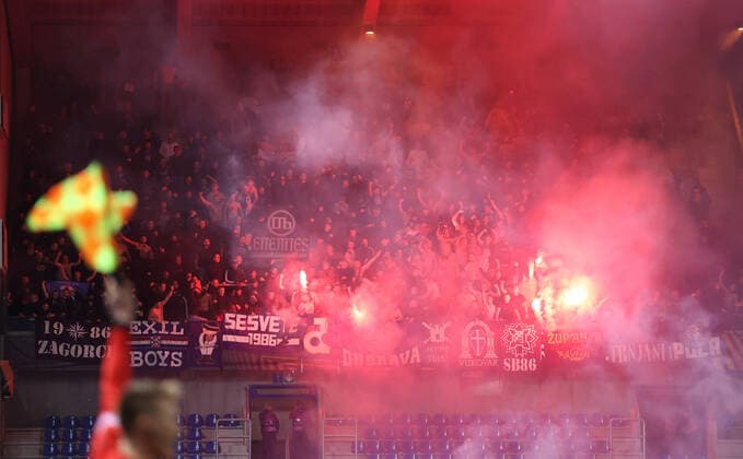 KRC Genk v Dinamo Zagreb: Group H - UEFA Europa League GENK, BELGIUM - SEPTEMBER 30: Supporters of Dinamo Zagreb use pyrotechnics during the UEFA Europa League group H match between KRC Genk and Dinamo Zagreb at Luminus Arena on September 30, 2021 in Genk, Belgium. MarkoxPrpic PIXSELL
