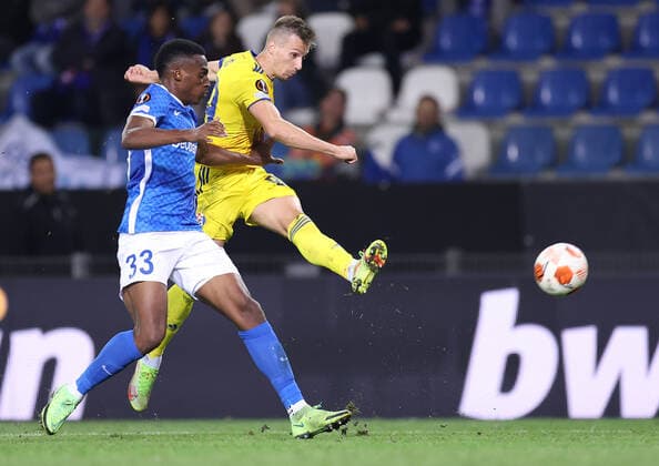 KRC Genk v Dinamo Zagreb: Group H - UEFA Europa League GENK, BELGIUM - SEPTEMBER 30: Jhon Lucumi of Genk and Mislav Orsic of Dinamo Zagreb in action during the UEFA Europa League group H match between KRC Genk and Dinamo Zagreb at Luminus Arena on September 30, 2021 in Genk, Belgium. MarkoxPrpic PIXSELL