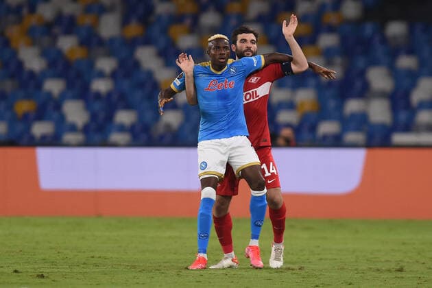Sport Bilder des Tages SSC Napoli v FC Spartak Moscow - UEFA Europa League Victor Osimhen of SSC Napoli competes for the ball with Georgi Dzhikiya of FC Spartak Moscow during the UEFA Europa League Group C match between SSC Napoli and FC Spartak Moscow at Stadio Diego Armando Maradona Naples Italy on 30 September 2021. Naples Naples Italy romano-sscnapol210930_npEvk  Copyright: xFrancoxRomanox