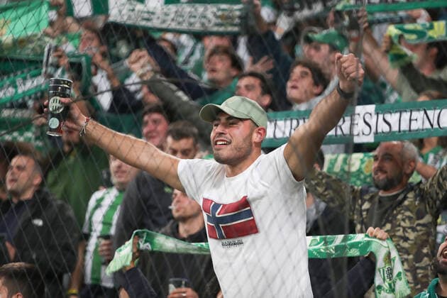 Football, Men, 2021 2022 season, UEFA Europa League Group G, Matchday 2 , Ferencvaros Budapest Real Betis Sevilla, Budapest fans, 30 09 2021, Copyright: xSzilviaxMichellerx xMatthiasxKocx