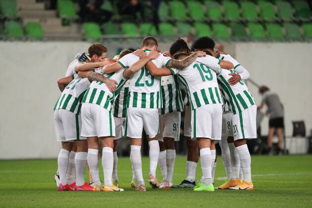 Football, Men, 2021 2022 season, UEFA Europa League Group G, Matchday 2 , Ferencvaros Budapest Real Betis Sevilla, Budapest motivate themselves before the match, 30 09 2021, Copyright: xSzilviaxMichellerx xMatthiasxKocx
