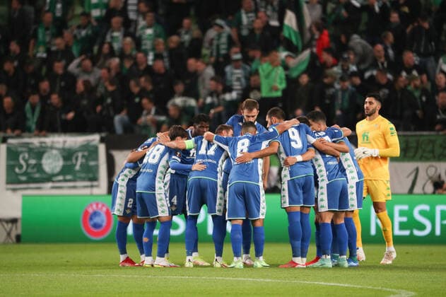Football, Men, 2021 2022 season, UEFA Europa League Group G, Matchday 2 , Ferencvaros Budapest Real Betis Sevilla, Real Betis motivate themselves before the match, right goalkeeper Rui Silva, 30 09 2021, Copyright: xSzilviaxMichellerx xMatthiasxKocx