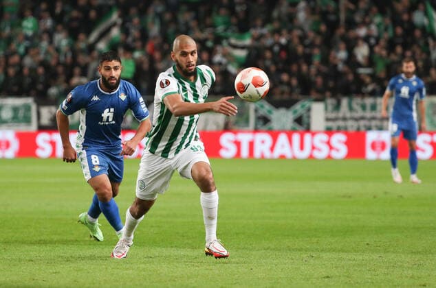 Football, Men, 2021 2022 season, UEFA Europa League Group G, Matchday 2 , Ferencvaros Budapest Real Betis Sevilla, v l Nabil Fekir Betis , Aissa Laidouni Budapest , 30 09 2021, Copyright: xSzilviaxMichellerx xMatthiasxKocx