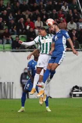 Football, Men, 2021 2022 season, UEFA Europa League Group G, Matchday 2 , Ferencvaros Budapest Real Betis Sevilla, v l Paul Akouokou Betis , Henry Wingo Budapest , German Pezzella Betis , 30 09 2021, Copyright: xSzilviaxMichellerx xMatthiasxKochx