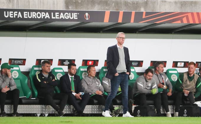Football, Men, 2021 2022 season, UEFA Europa League Group G, Matchday 2 , Ferencvaros Budapest Real Betis Sevilla, Coach Peter Stöger Budapest on the bench, 30 09 2021, Copyright: xSzilviaxMichellerx xMatthiasxKochx