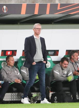 Football, Men, 2021 2022 season, UEFA Europa League Group G, Matchday 2 , Ferencvaros Budapest Real Betis Sevilla, Coach Peter Stöger Budapest on the bench, 30 09 2021, Copyright: xSzilviaxMichellerx xMatthiasxKocx