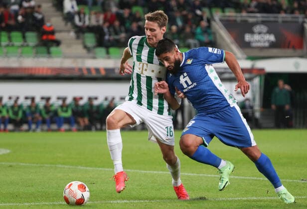 Football, Men, 2021 2022 season, UEFA Europa League Group G, Matchday 2 , Ferencvaros Budapest Real Betis Sevilla, v l Kristoffer Zachariassen Budapest , Nabil Fekir Betis , 30 09 2021, Copyright: xSzilviaxMichellerx xMatthiasxKochx