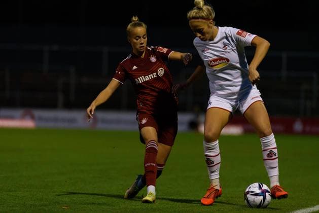 Cologne, Germany, Oct 1th 2021: Giulia Gwinn (7 FC Bayern Munich) and Sharon Beck (10 1. FC Cologne) during the Flyerarlarm Frauen Bundesliga match between 1.FC Cologne and FC Bayern Munich at Franz-Kremer-Stadion in Cologne. Sven Beyrich SPP Flyerarlarm Frauenbundesliga - 1. FC Cologne v FC Bayern Munich 