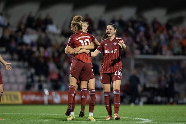 01 10 2021, xedx, GER, Koeln, Franz Kremer Stadion, Frauenfußball, die Liga, Flyeralarm Frauen Bundesliga, Saison 2021 2022, Spieltag 4, photogreva 1 FC Koeln Frauen FC Bayern Muenchen Frauen, women, FCB, FCK, womensoccer Tor, Torjubel, Celebration, Emotions, Jubel, Linda Dallmann DFL regulations prohibit any use of photographs as image sequences and or quasi video