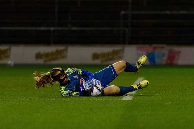 Cologne, Germany, Oct 1th 2021: Goalkeeper Manon Klett (30 1. FC Cologne) during the Flyerarlarm Frauen Bundesliga match between 1.FC Cologne and FC Bayern Munich at Franz-Kremer-Stadion in Cologne. Sven Beyrich SPP Flyerarlarm Frauenbundesliga - 1. FC Cologne v FC Bayern Munich 