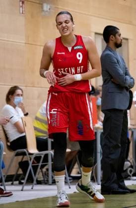 Duesseldorf, Germany, October 1s Kristina Topuzovic ( 9 Herner TC ) in pain during the 1. Toyota Damen Basketball Bundesliga game between the Capitol Bascats Duesseldorf and Herner TC at Wekita Sportarena in Duesseldorf 1. Toyota Damen Basketball Bundesliga - Capitol Bascats Duesseld 