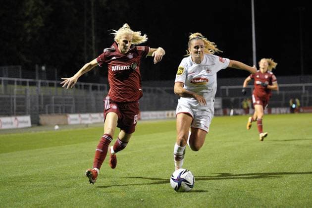 Franz- Kremer- Stadium, COLOGNE, Sofia Jakobsson ( 80 Bayern ) , Rachel Rinast ( 31 Cologne ) during the Flyeralarm Frauenbundesliga Game between 1. FC Cologne and FC Bayern Munich at Franz- Kremer- Stadium in Cologne. 