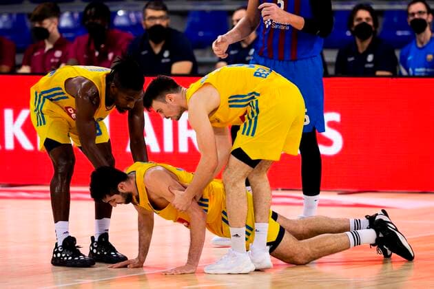 Berlin s players react during the Euroleague Basketball match between Barça Basket and Alba Berlin held at Palau Blaugrana arena, in Barcelona, Spain, 01 October 2021. BARÇA BASKET vs ALBA BERLIN !ACHTUNG: NUR REDAKTIONELLE NUTZUNG!  Copyright: xEnricxFontcubertax GRAF3332 20211001-d32ea6c1579866c36d2e3d3fcbbe5a01c7cba4c3