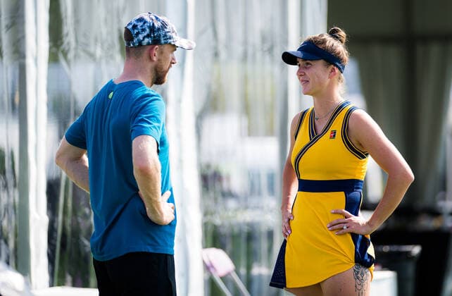 October 1, 2021, CHICAGO, UNITED STATES: Elina Svitolina of Ukraine before the quarter-final of the 2021 Chicago Fall Tennis Classic WTA, Tennis Damen 500 tennis tournament against Ons Jabeur of Tunisia CHICAGO UNITED STATES - ZUMAa181 20211001_zaa_a181_074 Copyright: xRobxPrangex