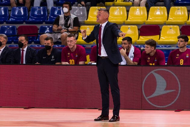 October 1, 2021, Barcelona, Barcelona, Spain: Sarunas Jasikevicius, Head coach of FC Barcelona, Barca gestures during the Turkish Airlines EuroLeague match between FC Barcelona and Alba Berlin at Palau Blaugrana on October 01, 2021 in Barcelona, Spain. Barcelona Spain - ZUMAa181 20211001_zaa_a181_104 Copyright: xJavierxBorregox