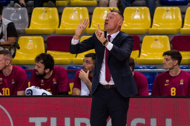 October 1, 2021, Barcelona, Barcelona, Spain: Sarunas Jasikevicius, Head coach of FC Barcelona, Barca gestures during the Turkish Airlines EuroLeague match between FC Barcelona and Alba Berlin at Palau Blaugrana on October 01, 2021 in Barcelona, Spain. Barcelona Spain - ZUMAa181 20211001_zaa_a181_105 Copyright: xJavierxBorregox