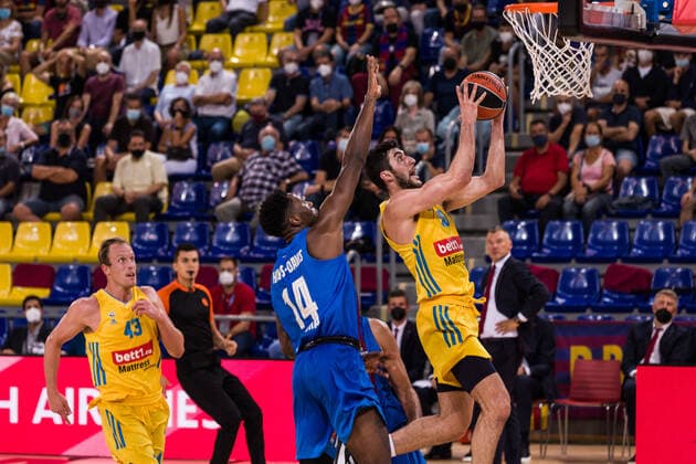 October 1, 2021, Barcelona, Barcelona, Spain: Yovel Zoosman of Alba Berlin in action during the Turkish Airlines EuroLeague match between FC Barcelona, Barca and Alba Berlin at Palau Blaugrana on October 01, 2021 in Barcelona, Spain. Barcelona Spain - ZUMAa181 20211001_zaa_a181_122 Copyright: xJavierxBorregox