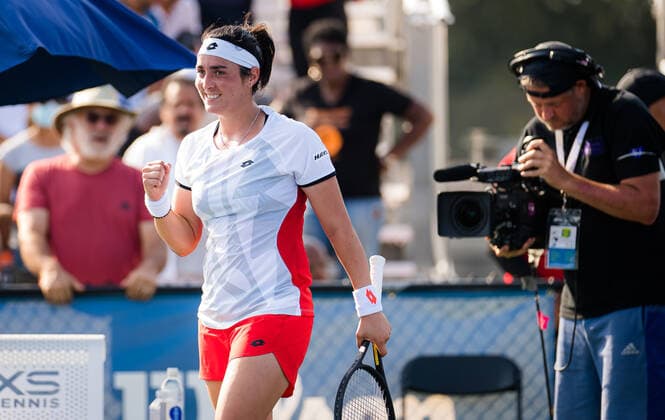 October 1, 2021, CHICAGO, UNITED STATES: Ons Jabeur of Tunisia in action during the quarter-final of the 2021 Chicago Fall Tennis Classic WTA, Tennis Damen 500 tennis tournament against Elina Svitolina of Ukraine CHICAGO UNITED STATES - ZUMAa181 20211001_zaa_a181_148 Copyright: xRobxPrangex