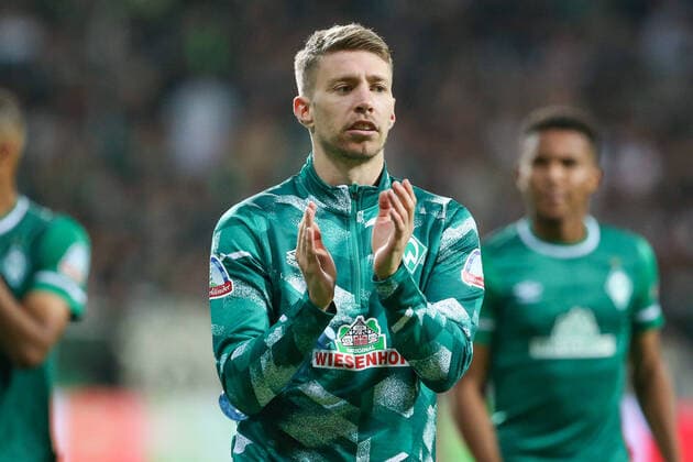 v li Mitchell Weiser SV Werder Bremen, 8 thanks the fans, spectators for the support, with jubilation about the victory, joy about the game won, THE DFL DIRECTIVES PROHIBIT ANY USE OF PHOTOGRAPHS AS IMAGE SEQUENCES AND OR VIDEOA HNUAL PHOTOSTRACKS DFL REGULATIONS PROHIBIT ANY USE OF PHOTOGRAPHS AS IMAGE SEQUENCES AND OR QUASI VIDEO , 01 10 2021, Bremen Germany , Football, 2 Bundesliga, SV Werder Bremen 1 FC Heidenheim xobx
