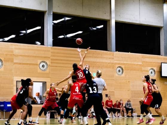 Duesseldorf, Germany, October 1s Tip off during the 1. Toyota Damen Basketball Bundesliga game between the Capitol Bascats Duesseldorf and Herner TC at Wekita Sportarena in Duesseldorf 1. Toyota Damen Basketball Bundesliga - Capitol Bascats Duesseld 