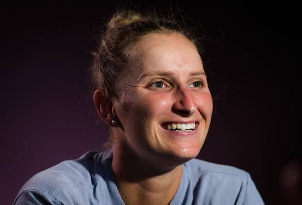 Mandatory Credit: Photo by Rob Prange Shutterstock (12471259cz) Marketa Vondrousova of the Czech Republic talks to the media after her quarter-final at the 2021 Chicago Fall Tennis Classic WTA, Tennis Damen 500 tennis tournament Chicago Fall Tennis Classic 2021, Tennis, Chicago, USA - 01 Oct 2021 Chicago Fall Tennis Classic 2021, Tennis, Chicago, USA - 01 Oct 2021  Copyright: xRobxPrange Shutterstockx 12471259cz