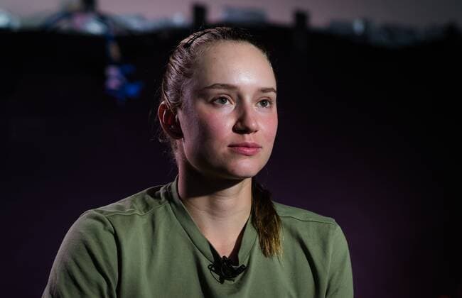 Mandatory Credit: Photo by Rob Prange Shutterstock (12471259df) Elena Rybakina of Kazakhstan talks to the media after the quarter-final at the 2021 Chicago Fall Tennis Classic WTA, Tennis Damen 500 tennis tournament Chicago Fall Tennis Classic 2021, Tennis, Chicago, USA - 01 Oct 2021 Chicago Fall Tennis Classic 2021, Tennis, Chicago, USA - 01 Oct 2021  Copyright: xRobxPrange Shutterstockx 12471259df