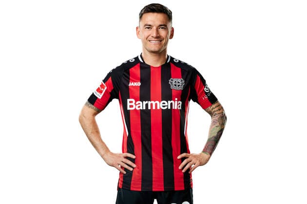 Charles Aranguiz Bayer 04 Leverkusen 1 BL, port date 2021 2022
