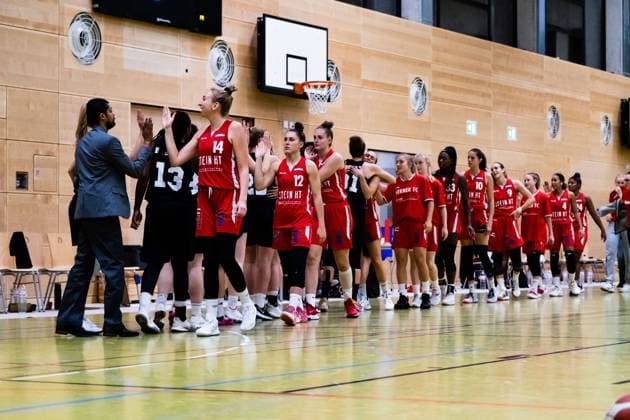Duesseldorf, Germany, October 1s Both teams shake hands after the 1. Toyota Damen Basketball Bundesliga game between the Capitol Bascats Duesseldorf and Herner TC at Wekita Sportarena in Duesseldorf 1. Toyota Damen Basketball Bundesliga - Capitol Bascats Duesseld 