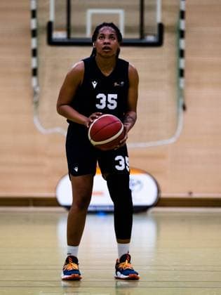Duesseldorf, Germany, October 1s Deijah Blanks ( 35 Capitol Bascats ) ready for a penalty throw during the 1. Toyota Damen Basketball Bundesliga game between the Capitol Bascats Duesseldorf and Herner TC at Wekita Sportarena in Duesseldorf 1. Toyota Damen Basketball Bundesliga - Capitol Bascats Duesseld 