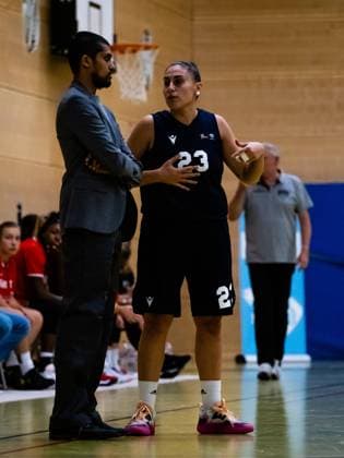 Duesseldorf, Germany, October 1s Dhnesch Kubendrarajah ( Headcoach Capitol Bascats ) talks to Evgenia Kollatou ( 23 Capitol Bascats ) during the 1. Toyota Damen Basketball Bundesliga game between the Capitol Bascats Duesseldorf and Herner TC at Wekita Sportarena in Duesseldorf 1. Toyota Damen Basketball Bundesliga - Capitol Bascats Duesseld 