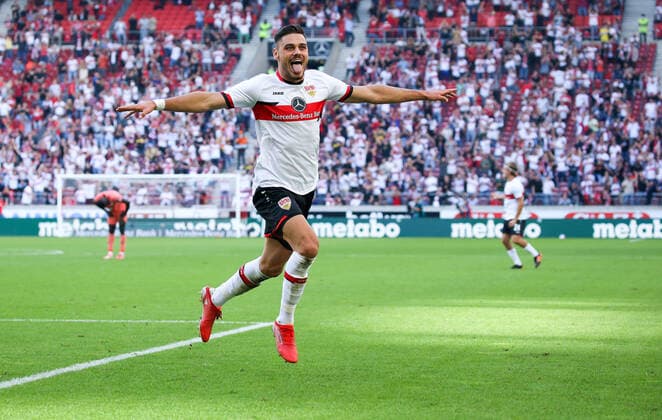 Bilder des Jahres 2021, Sport 10 Oktober Sport Themen der Woche KW39 Sport Bilder des Tages 02.10.2021, Deutschland, Fußball Bundesliga, VfB Stuttgart vs. TSG 1899 Hoffenheim, Jubel nach dem 2:0 Tor, Torschütze Konstantinos Mavropanos (VfB) DFL REGULATIONS PROHIBIT ANY USE OF PHOTOGRAPHS AS IMAGE SEQUENCES AND OR QUASI-VIDEO. *** DFL REGULATIONS PROHIBIT ANY USE OF PHOTOGRAPHS AS IMAGE SEQUENCES AND OR QUASI VIDEO *** 02 10 2021, Germany, Football Bundesliga, VfB Stuttgart vs TSG 1899 Hoffenheim, Cheering after the 2 0 goal, Goal scorer Konstantinos Mavropanos VfB DFL REGULATIONS PROHIBIT ANY USE OF PHOTOGRAPHS AS IMAGE SEQUENCES AND OR QUASI VIDEO DFL REGULATIONS PROHIBIT ANY USE OF PHOTOGRAPHS AS IMAGE SEQUENCES AND OR QUASI VIDEO