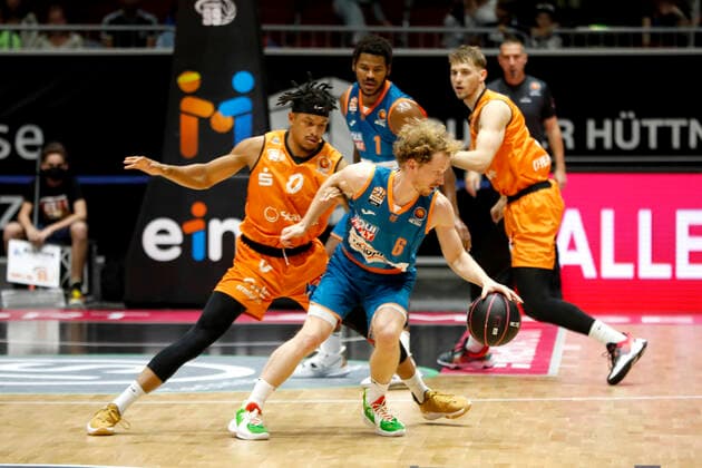 02 10 2021, easyCredit Basketball Bundesliga, Magentasport BBL Cup, 2020 2021 season, men, Chemnitz Niners Ratiopharm Ulm Per Günther, Ratiopharm Ulm, Nelson Weidemann, Niners Chemnitz Chemnitz Fair Chemnitz Saxony Germany