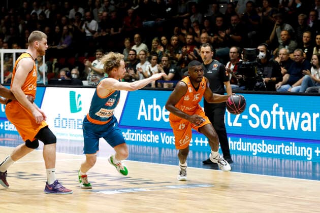 02 10 2021, easyCredit Basketball Bundesliga, Magentasport BBL Cup, 2020 2021 season, men, Chemnitz Niners Ratiopharm Ulm Frantz Massenat, Niners Chemnitz, Per Günther, Ratiopharm Ulm Chemnitz Messe Chemnitz Sachsen Germany