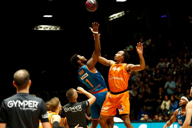 02 10 2021, easyCredit Basketball Bundesliga, Magentasport BBL Cup, 2020 2021 season, men, Chemnitz Niners Ratiopharm Ulm Cristiano Felicio, Ratiopharm Ulm, Darion Atkins, Niners Chemnitz Chemnitz Fair Chemnitz Saxony Germany